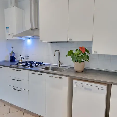 Apartment San Michele Center - 90m2 2 Minutes To Piazza Unita D Italia Triest