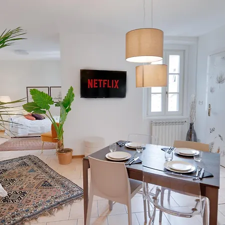 San Michele Center - 90m2 2 Minutes To Piazza Unita D Italia Triëst